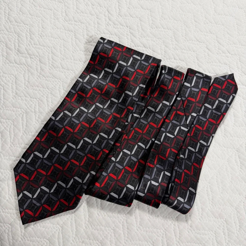 Kilburne and Finch‎ Men's Geometric Pattern 100% Silk Necktie 59x3.5 Red Gray